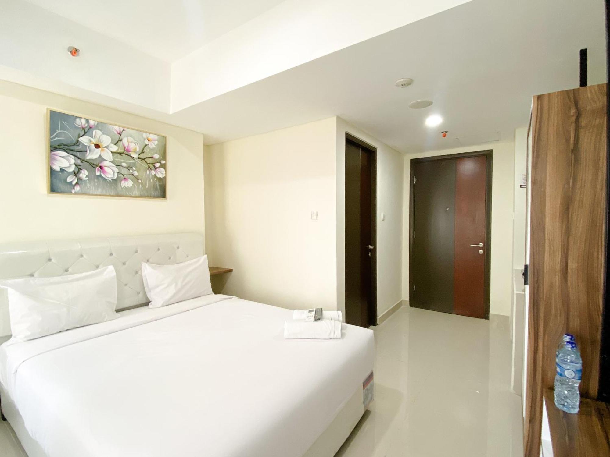 Homey And Cozy Stay Studio Room Pollux Chadstone Apartment By Travelio Cikarang Exterior photo